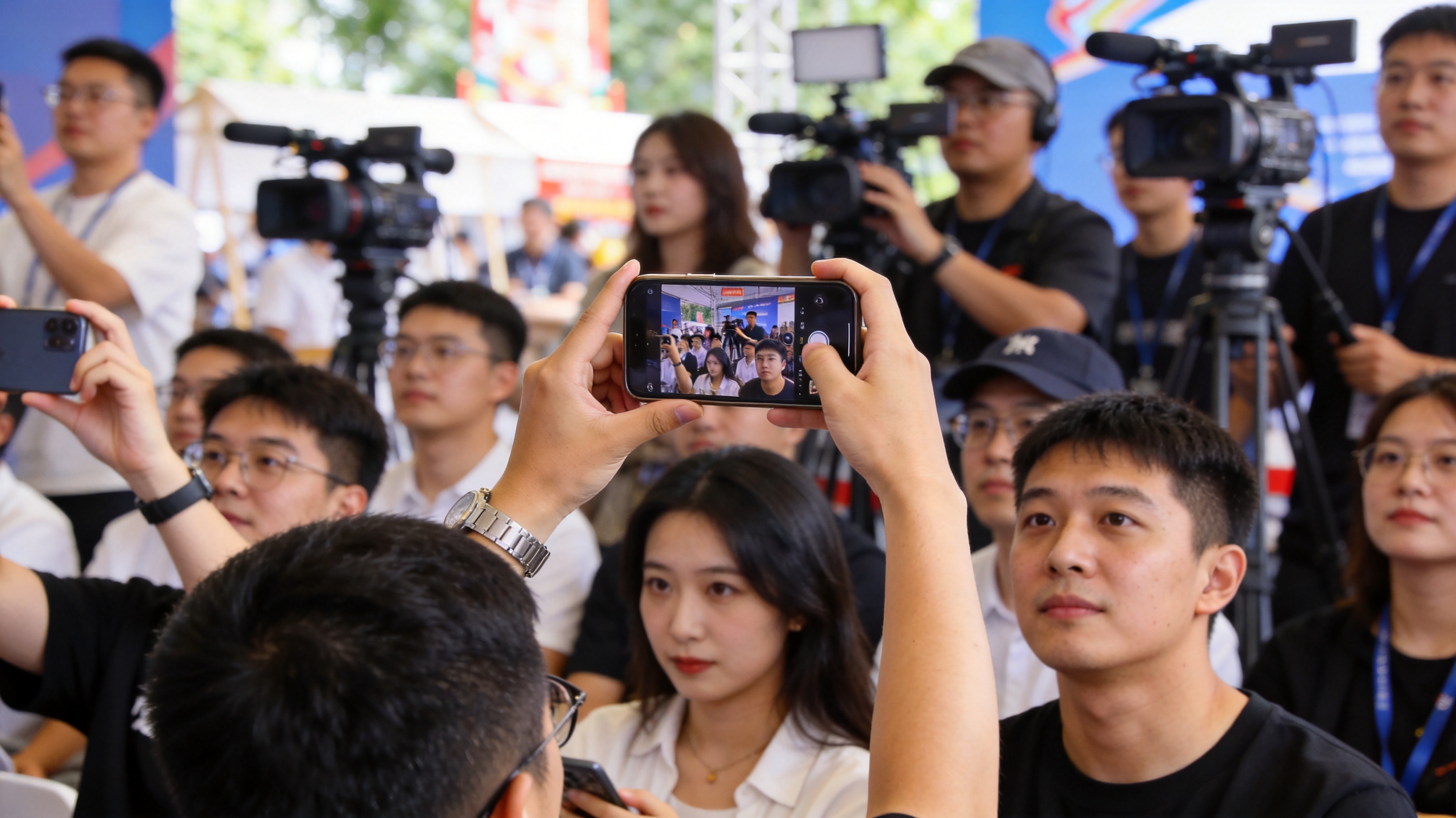 今年会jinnianhui直播画面展示比分弹窗、控球率图表和实时赛况